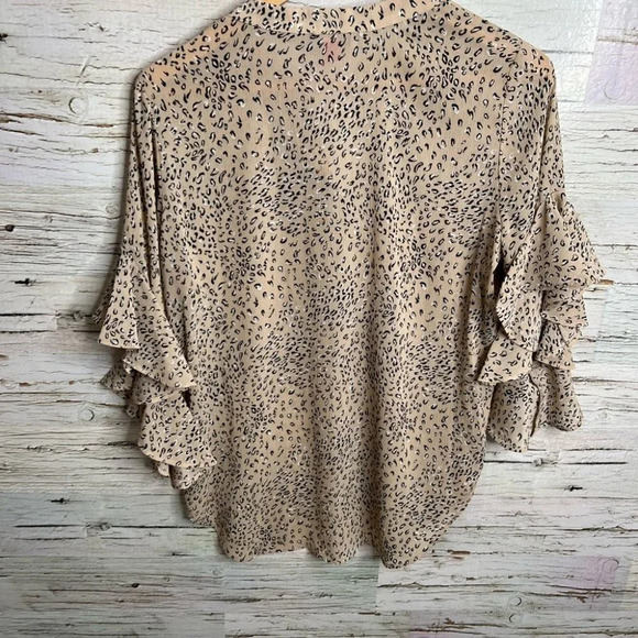 Vince camuto tan black blouse top  waterfall sleeve size small - Picture 8 of 9